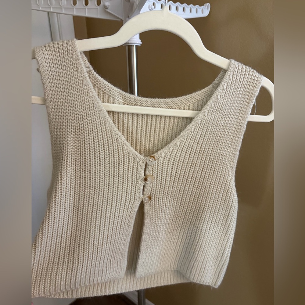 Cropped Cream Sleeveless Sweater